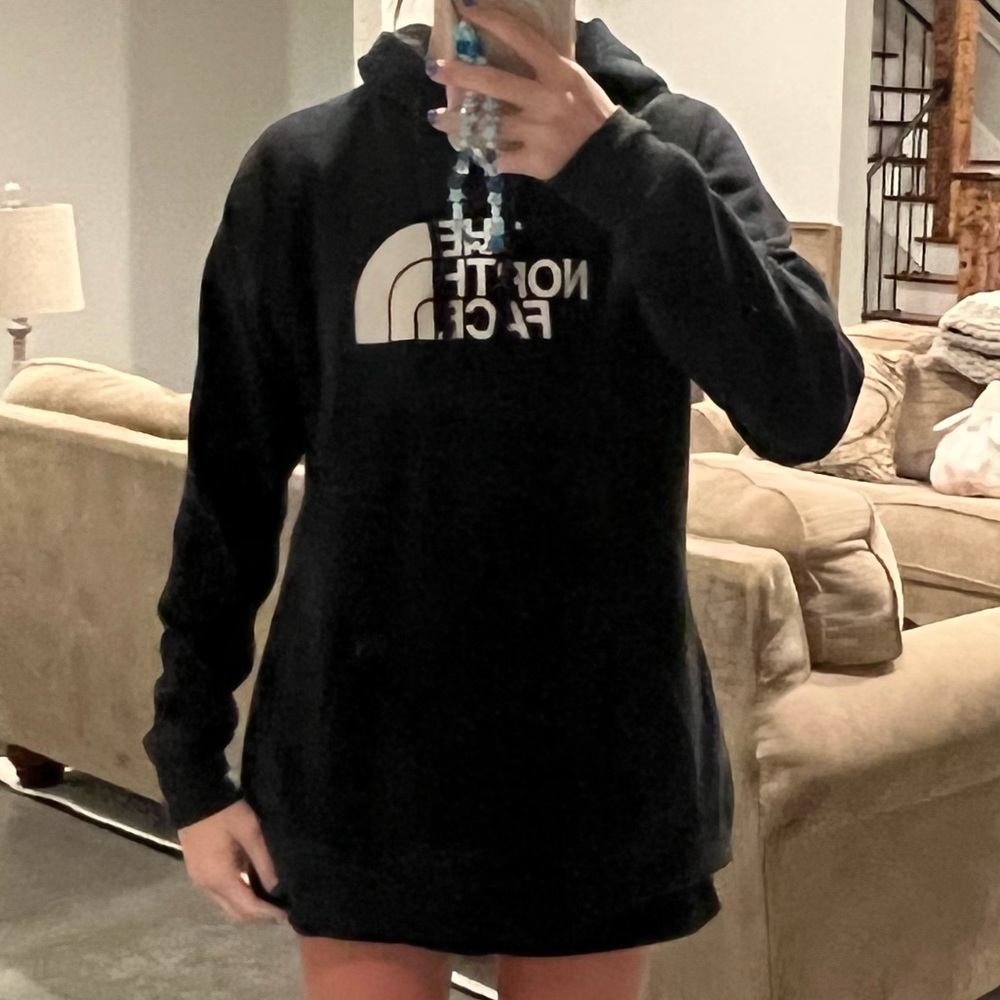 BLACK NORTH FACE SWEATSHIRT
